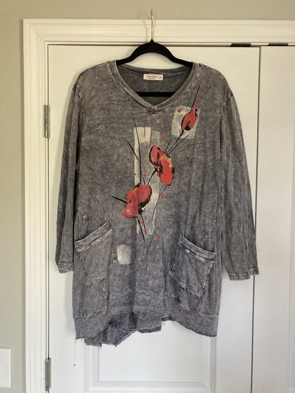 Jess & Jane Womens XL Grey Abstract Floral Tunic with 3/4 Sleeves Distressed USA